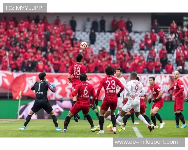 中乙联赛第30轮上海海港富盛经开队与温州俱乐部中胤队战成平局精彩对决